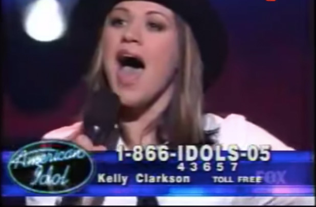  Kelly Clarkson Singing
